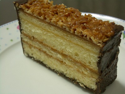 プラリネ というケーキは新潟の婚礼 法要などで定番のお菓子